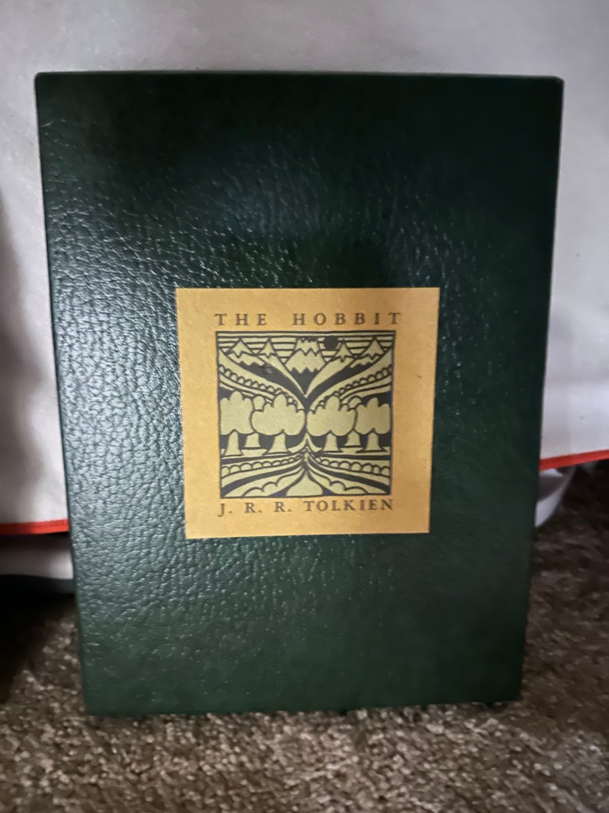 1966 The Hobbit Collectors Edition By Tolkien Estimate: $100 - $300 9flYbvinD