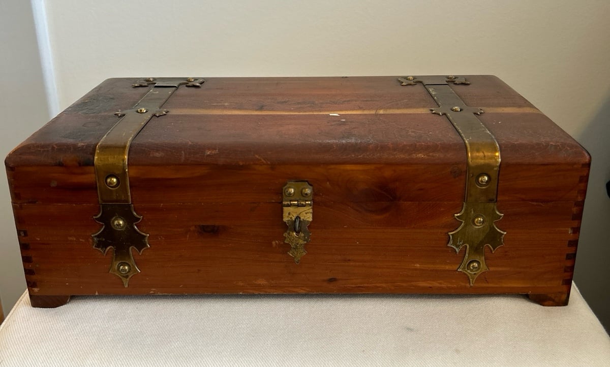 Vintage Pilliod Cedar Treasure Box CK59KCV17
