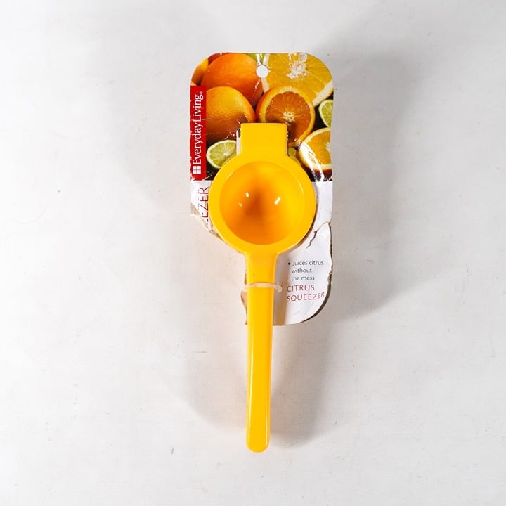 Everyday Living Lemon Citrus Squeezer Juicer Kitchen Utensil Yellow Metal NEW fhnnevEH0