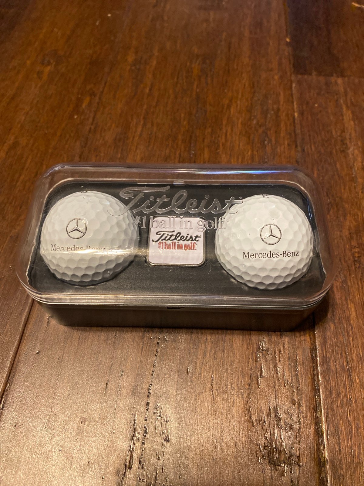 Mercedes Benz Pro V-1 Promotional Titleist Golf Balls & Marker 4Q0MDh5qh