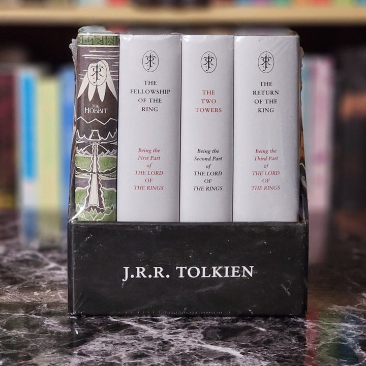 Tolkien The Hobbit & The Lord of the Rings Gift Set Middle Earth Treasury Boxed g679nS0uQ