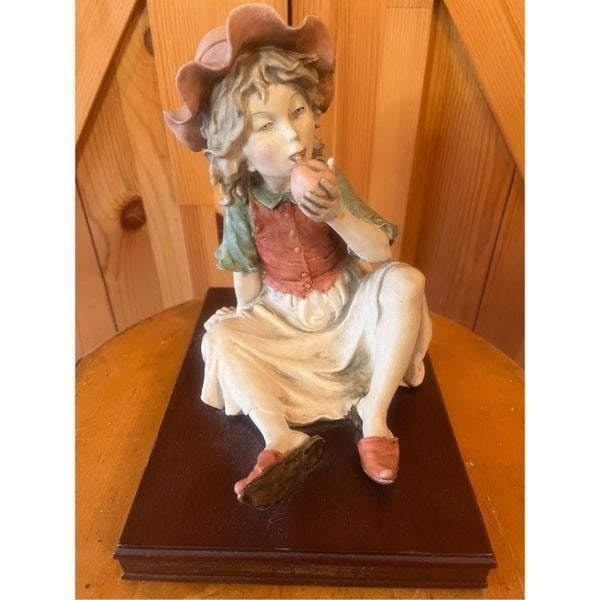 Signed A.G. Armani/Capodimonte Green Eyed Girl Eating Apple Porcelain Sculpture eHyGLbR0E