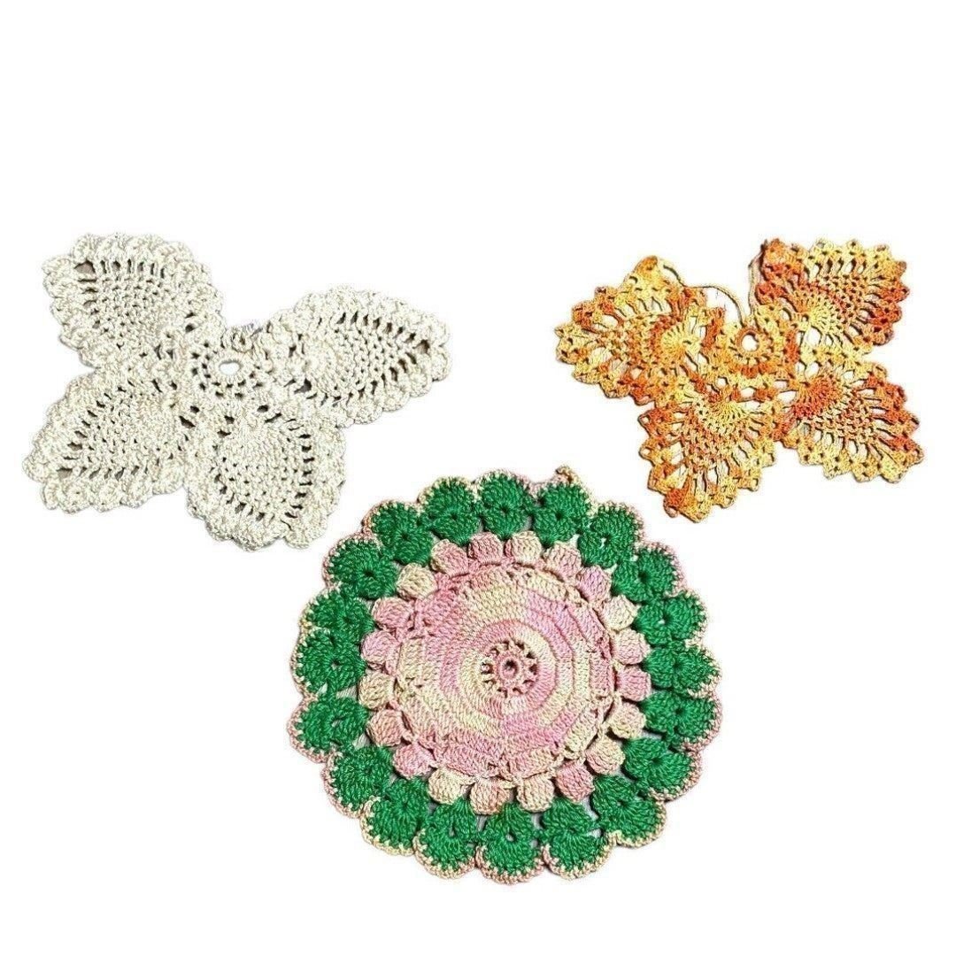 3 Vintage Handmade Multicolor Crochet dollies Butterflies and Round EzzHnUf5K