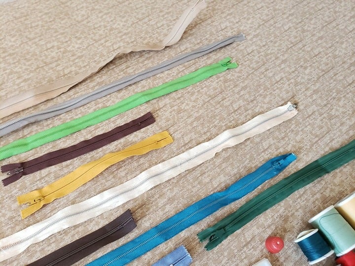 Craft Supplies Lot Bundle - Zips, Zippers, Buttons, Cotton Thread Sewing etc 9owNbeTH4