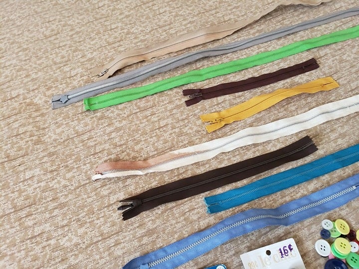 Craft Supplies Lot Bundle - Zips, Zippers, Buttons, Cotton Thread Sewing etc 9owNbeTH4