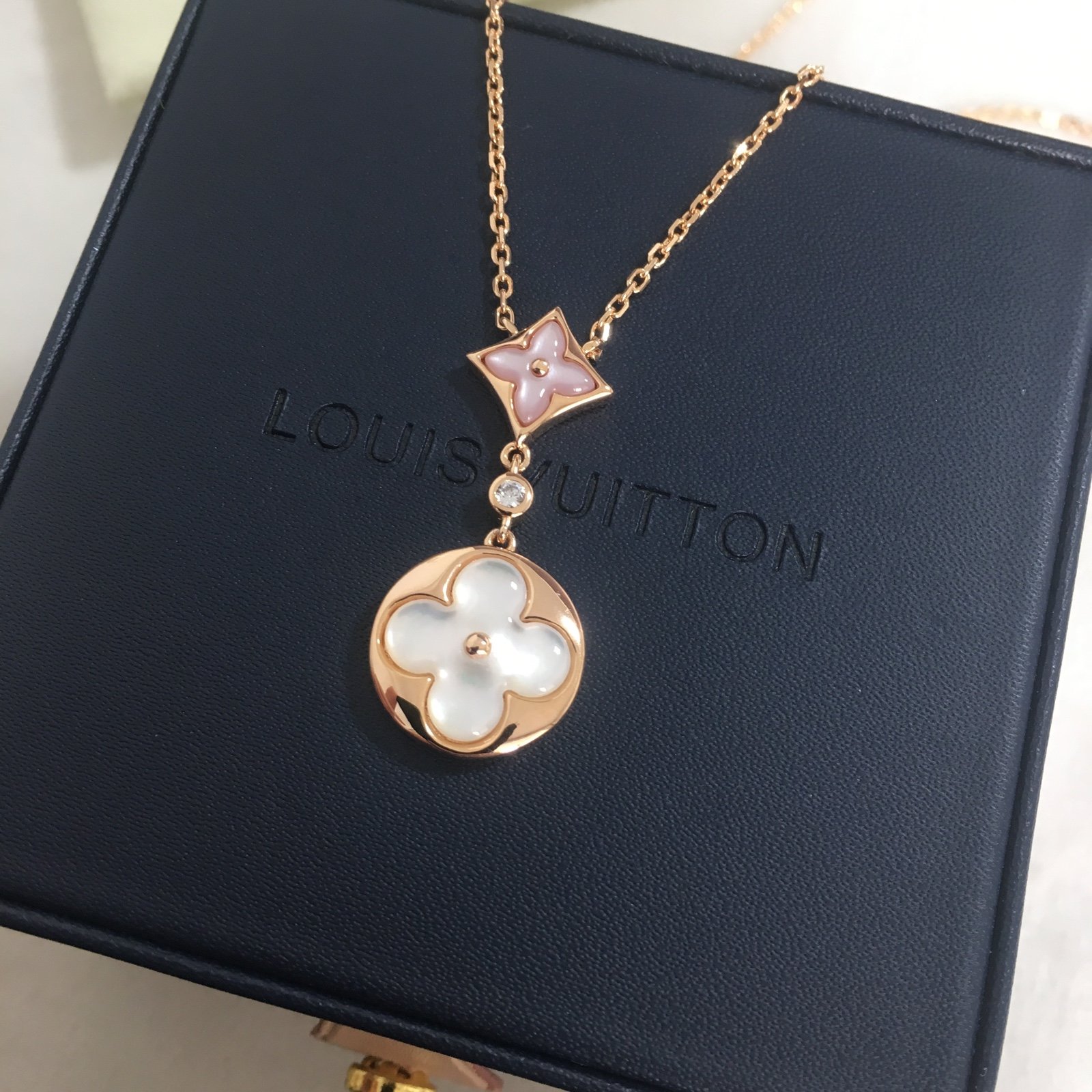 Louis Vuitton pink necklace AzyJpa6rZ